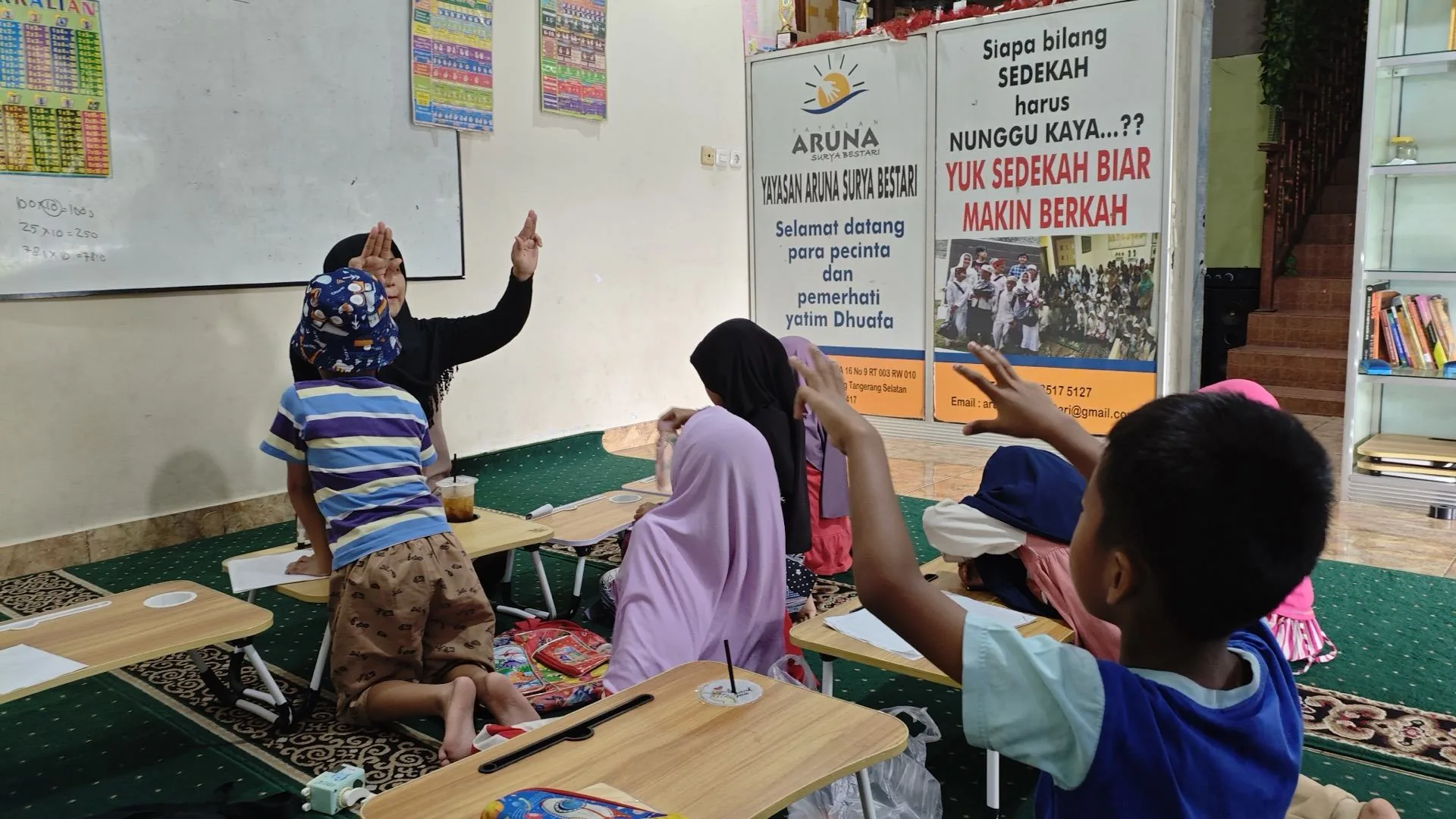 Belajar bersama anak-anak binaan YASB